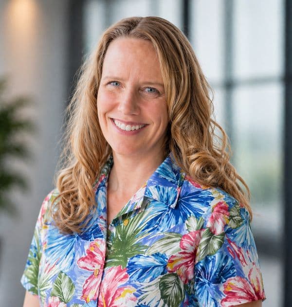 Laura — Financial Officer
